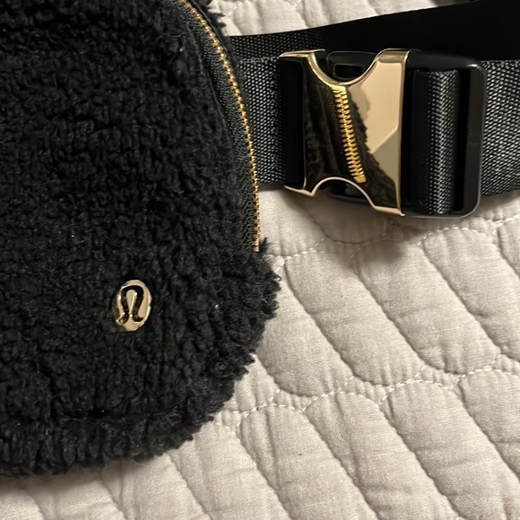 Black Lululemon fuzzy every day bag with gold hardware - Picture 2 of 6